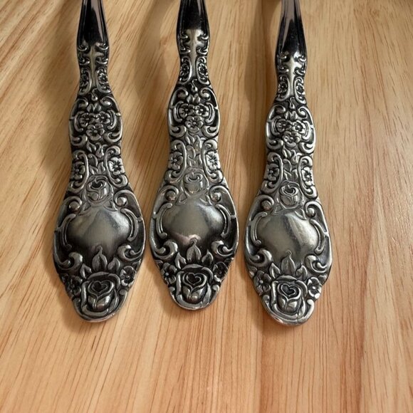 Vtg International INS154  3 Serving Spoons Solid Roses Stainless Flatware 8" - Picture 3 of 11